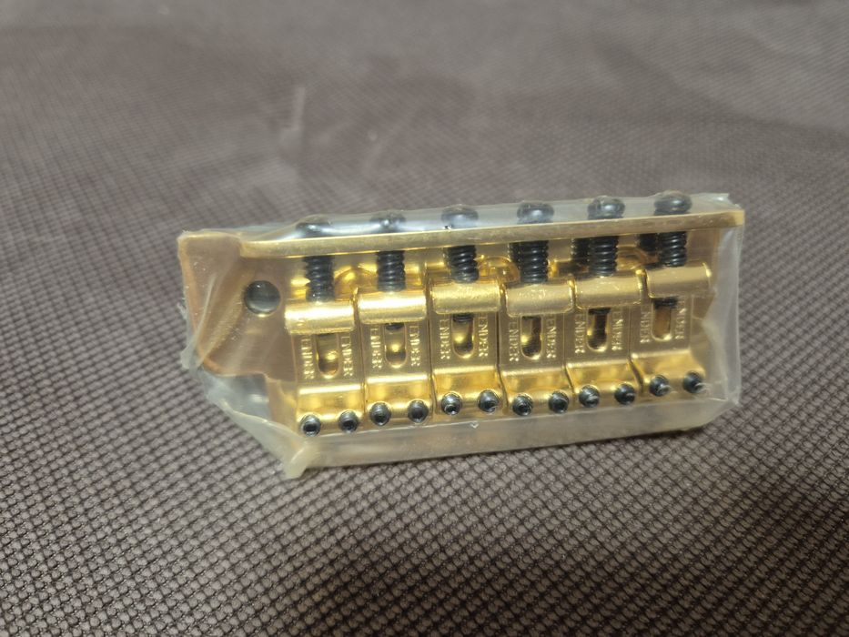Fender Vintage-Style Standard Stratocaster Bridge бридж тремоло 52.5