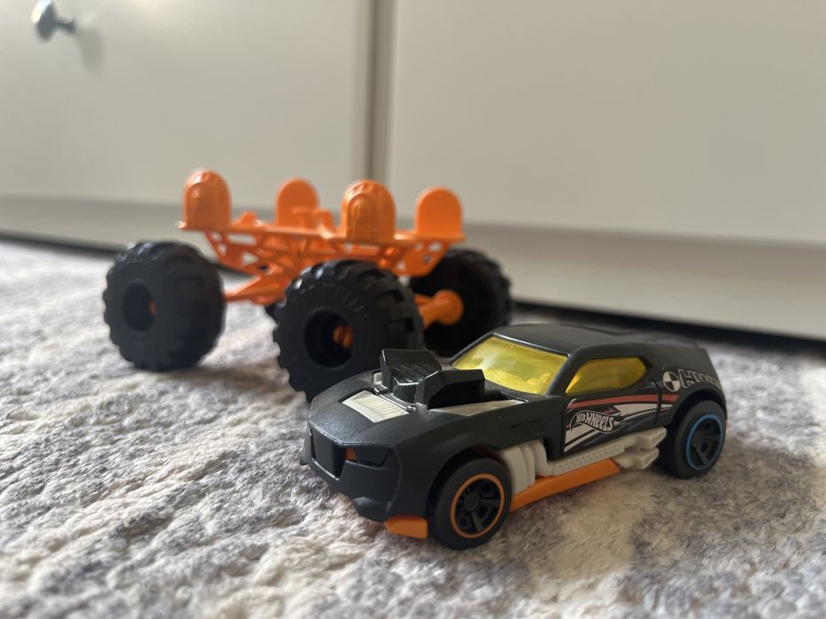 Samochodzik Monster Truck „HotWheels”
