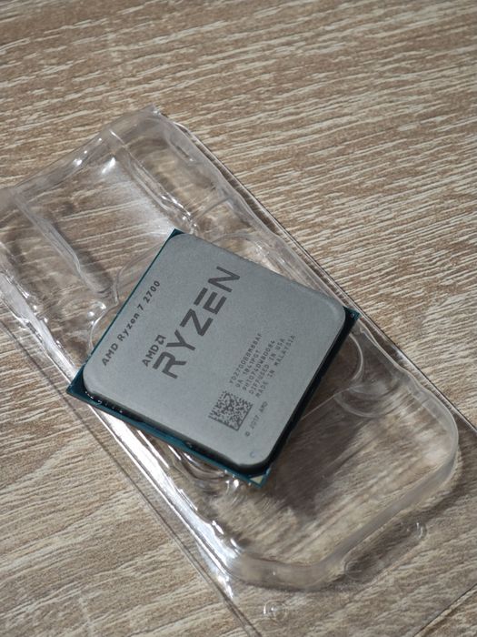 Процесор Ryzen 7 2700+кулер
