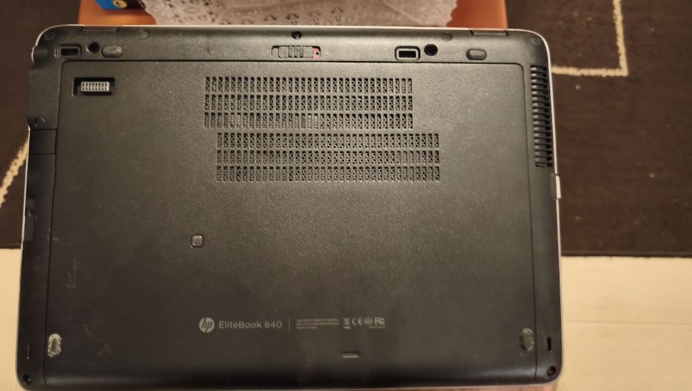 Computador HP com carregador incluído