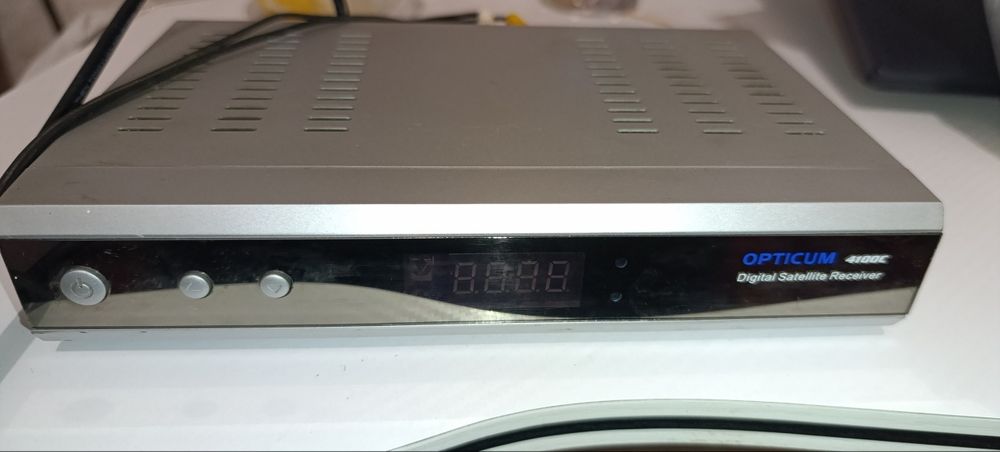 Продам тюнер Opticum 4100c