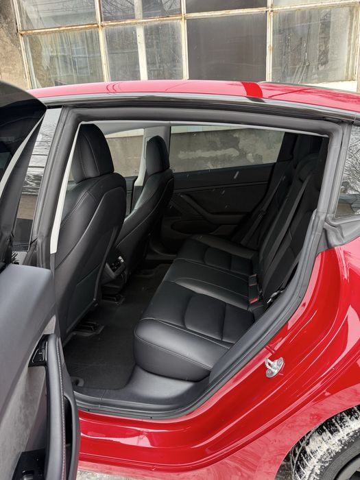 TESLA MODEL 3 (2020 рік)