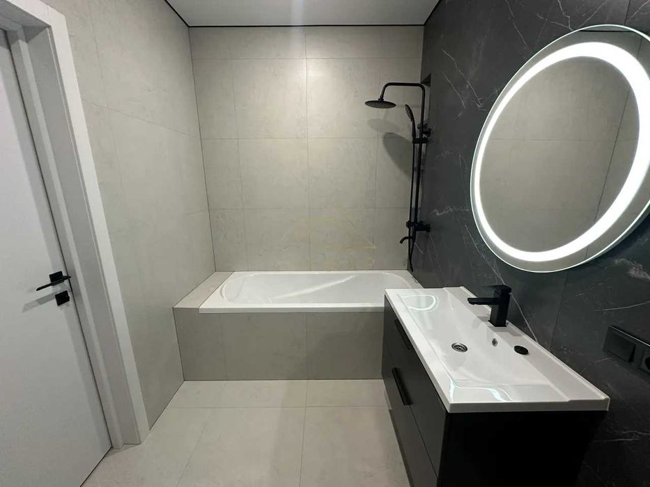 Продаж таунхауса з РЕМОНТОМ в гарній локації біля ЖК Калинова Слобода