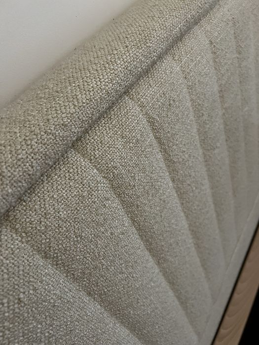 Beżowe łóżko Boucle Scandic Sofa