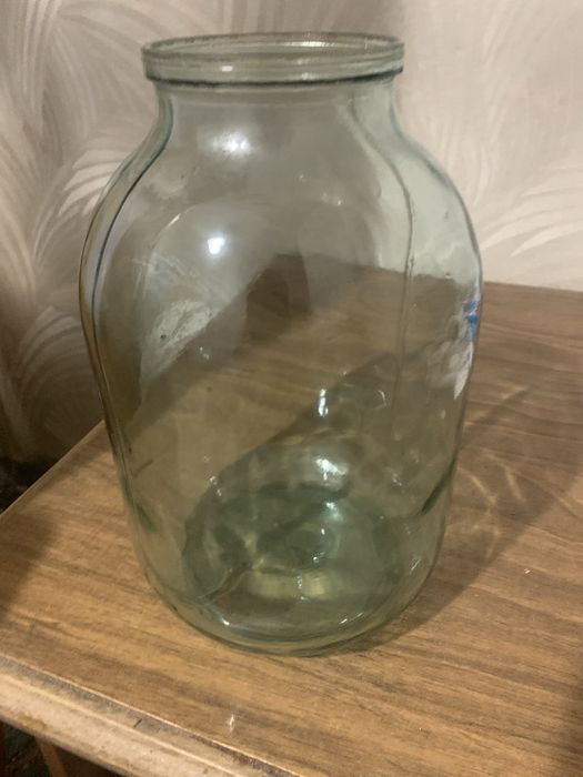 Продам  3 литровые банки ,10 штук