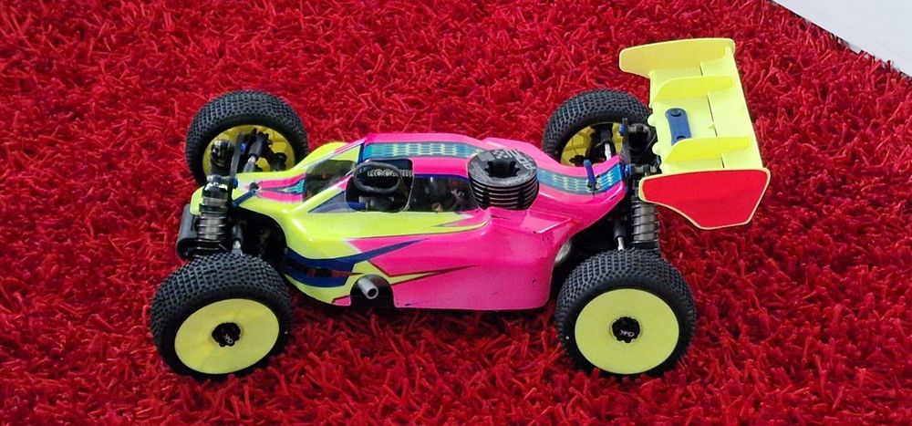 Carro telecomandado a gasolina