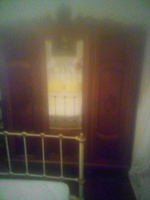 Roupeiro antico + cama ferro +  2 mesas cabeceira antigas