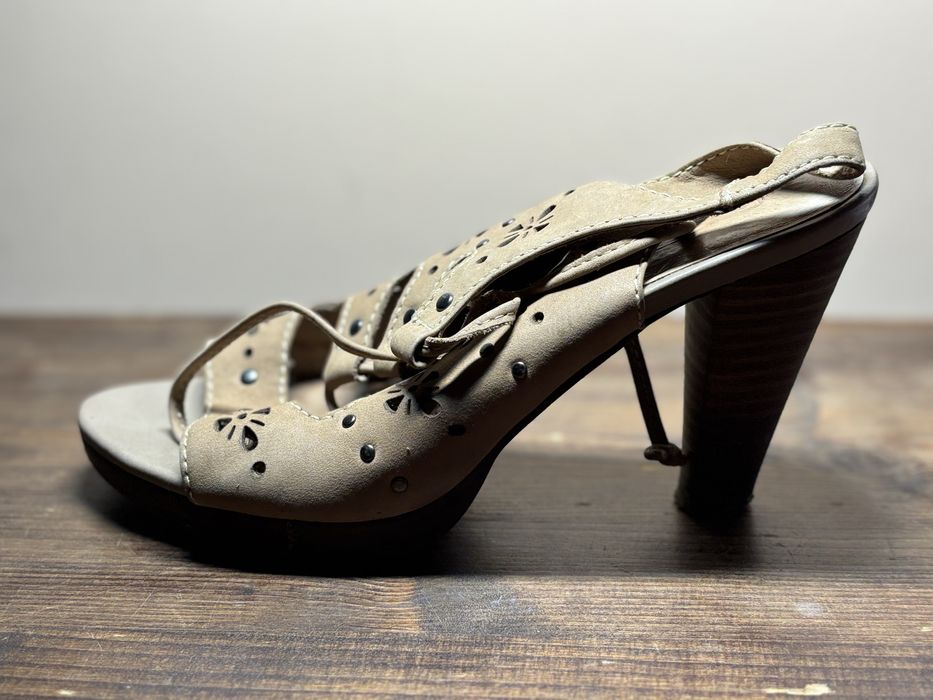 Sandały na obcasie 5th Avenue (Deichmann)
