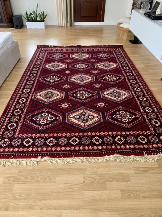 Продам килим 2 на 3