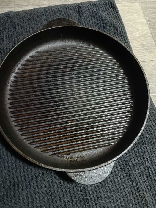 Сковорідка чавунна з кришкою діаметр 30 см