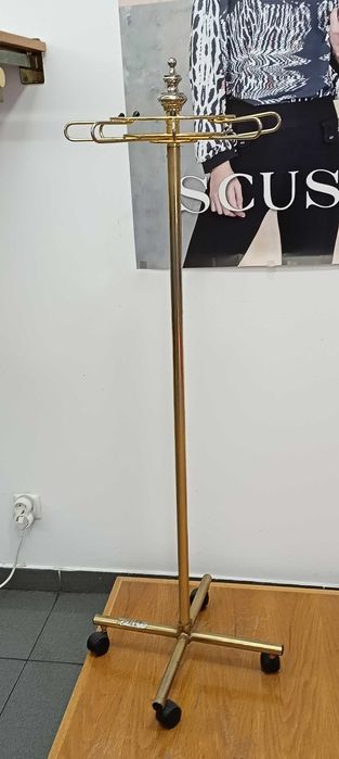 Expositores de cintos, gravatas, lenços (2 un)