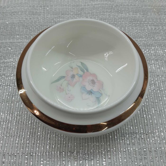 staffordshire - przedmioty kolekcjonerskie | OLX Antyki i