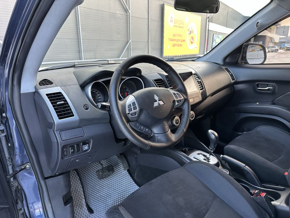 Mitsubishi Outlander XL 2008. Газ/Бензин 2.4
