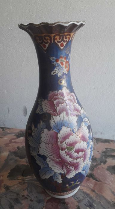 Jarro em porcelana Chinesa com 50 cm de altura