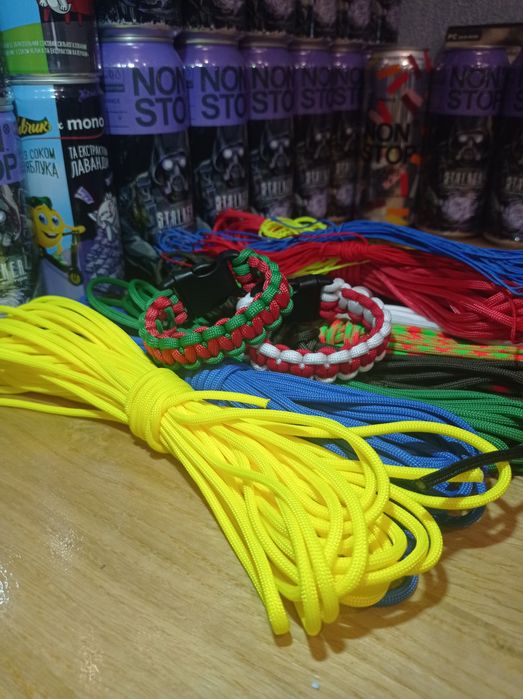 Новорічні браслети з паракорду