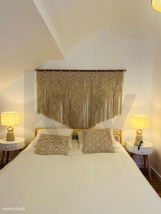 Renovated Hostel with 10 Rooms in Costa de Caparica