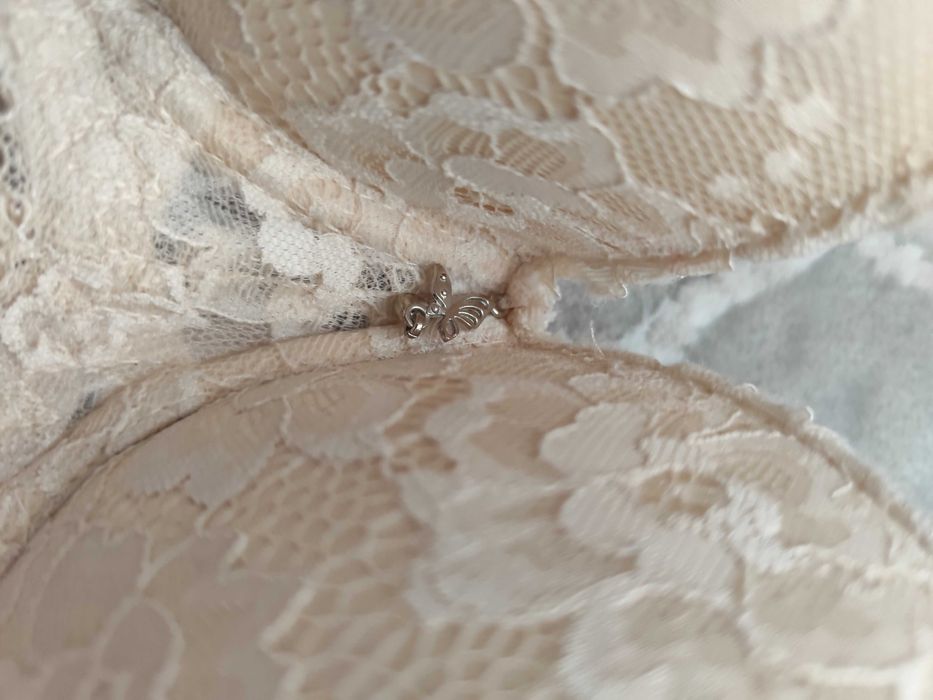 Beżowy koronkowy biustonosz 75B