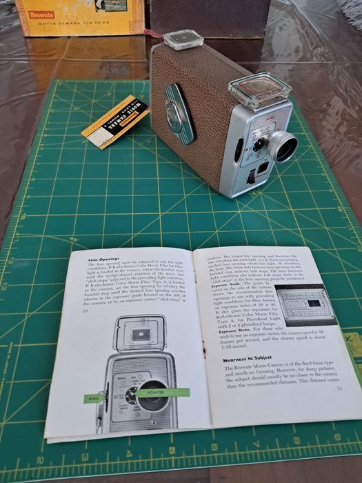 Câmera de filmar Brownie. (Kodak).