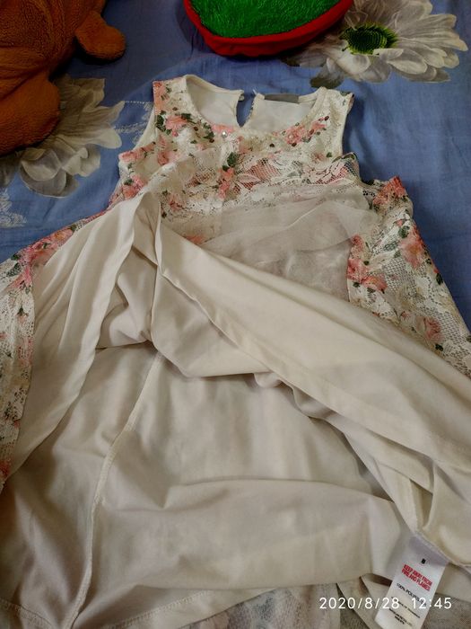 Платье красивенное.