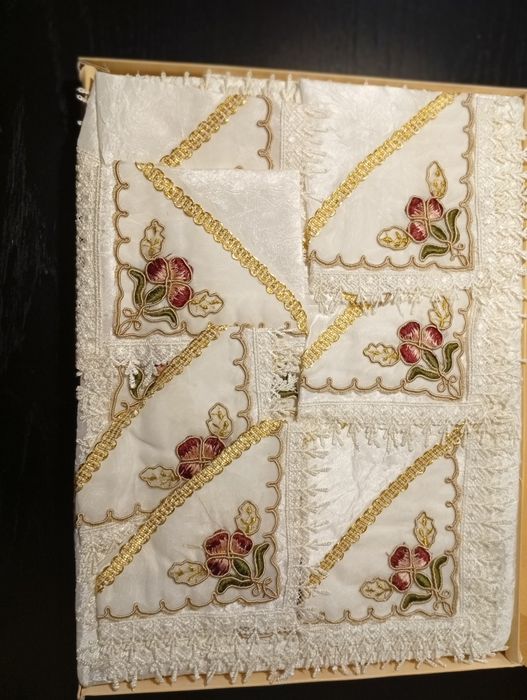 Скатертина +12 серветок Kardelen