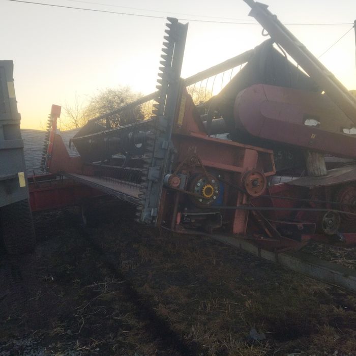 Комбайн зернозбиральний Полісся КЗС 1218