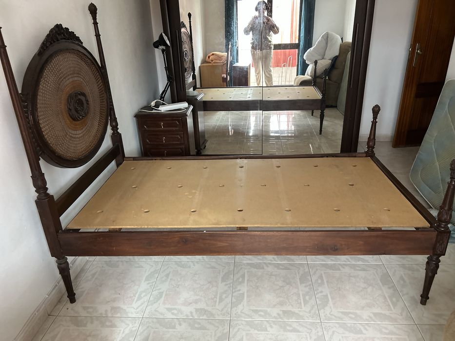 Cama de solteiro com colchao