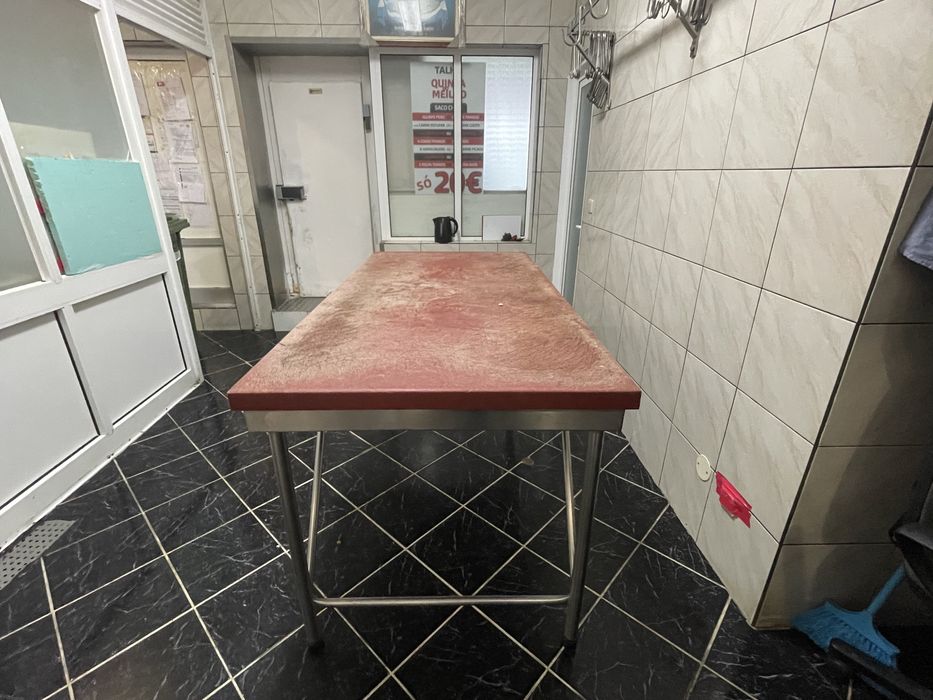 Bancada de desmanche de carnes em Inox