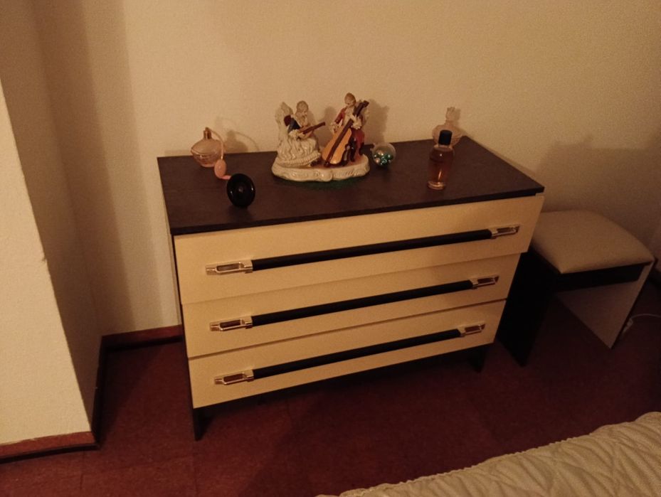 Cómoda antiga de 3 gavetas