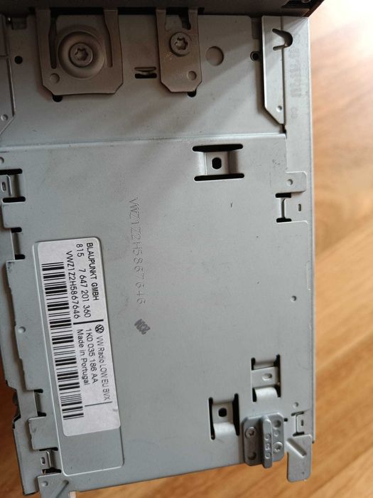 Rádio Blaupunkt para automóvel, em muito bom estado