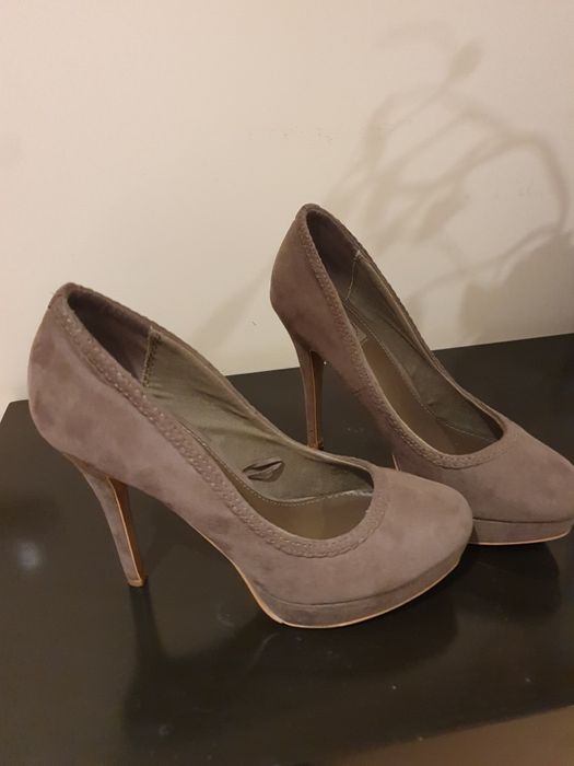 Sapatos altos Stradivarius