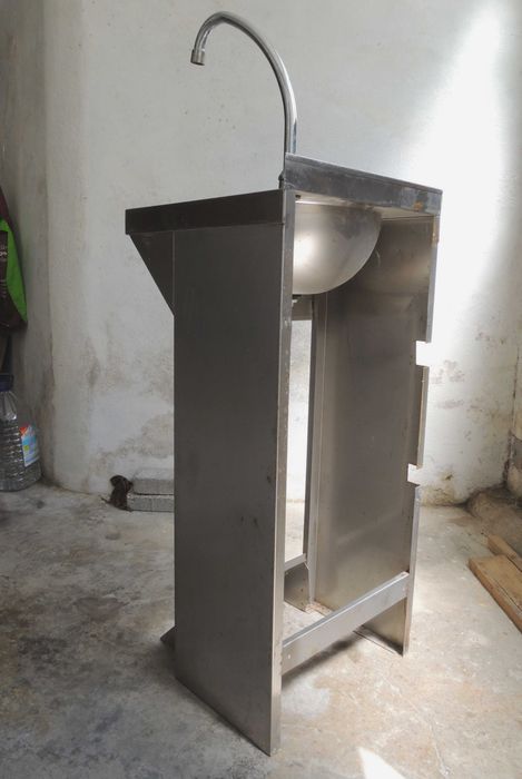 Lavatório / Lava-mãos Industrial Inox de Pé com Pedal