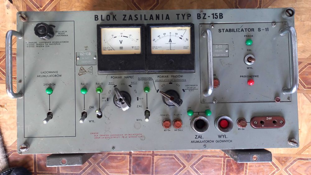 Zasilacz BZ15B radiostacji RD115