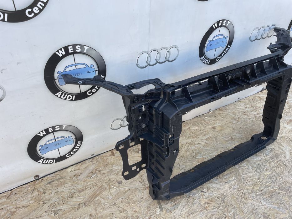 Установочна панель телевізор Ауді Q3 83A Передня панель