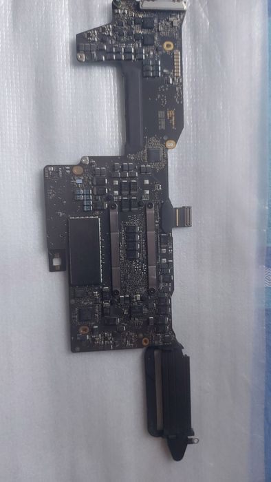 Материнська плата Macbook pro A1708.