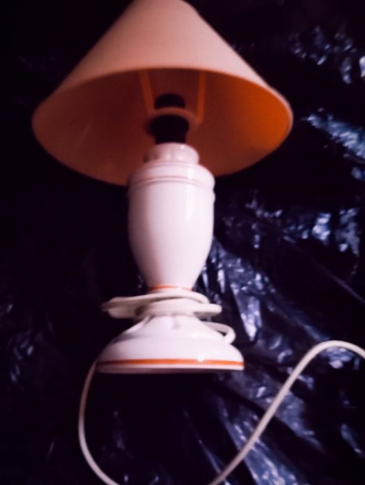 Candeeiro cor salmão, usado