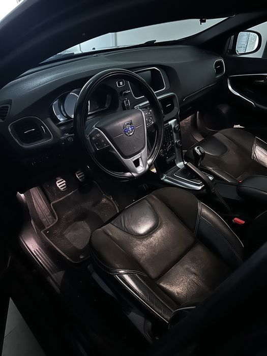 Volvo v40 D2 1.6 R-Design