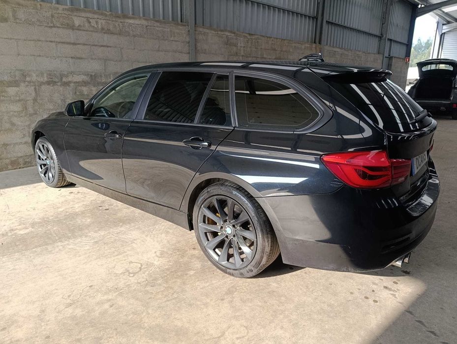 BMW 320i TOURING aut