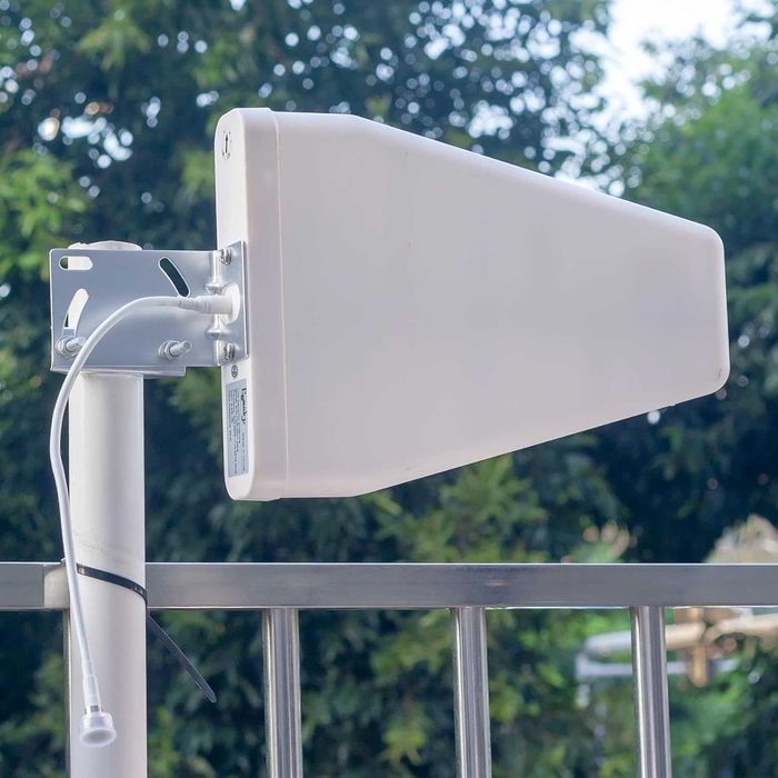 Zewnętrzna antena kierunkowa 5G/4G LTE WiFi 9dBi EGLPDA-0637/D8/9/9