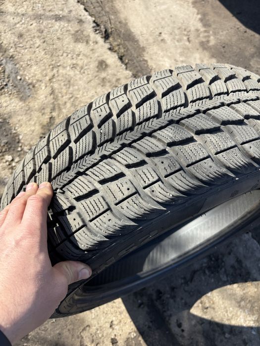Зимова резина 215/55 r 18