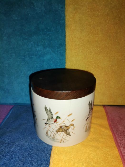 CAIXA Boleira  (GILMAR) em Porcelana com tampa de madeira