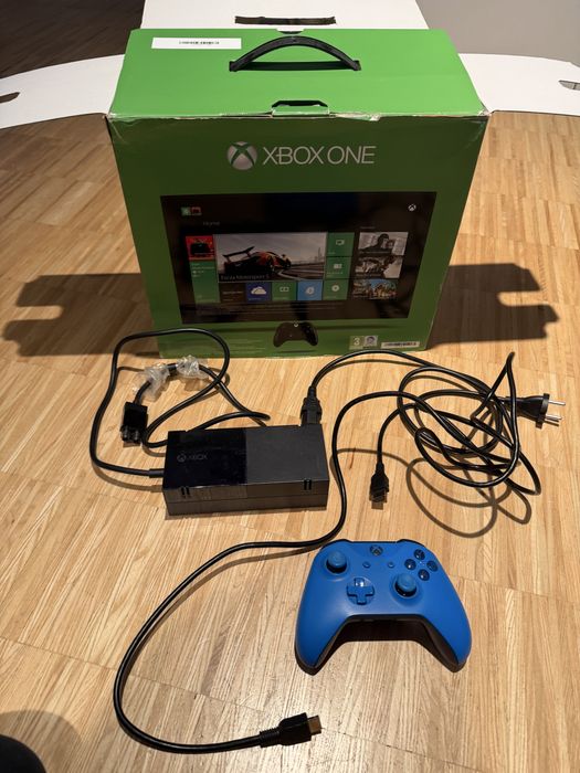 XBOX ONE Konsola i 3 gry - Dishonored, Wolfenstein 2 i Assasin Creed Valhalla