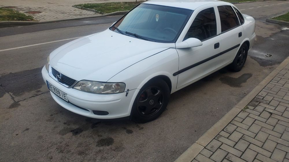 Opel Vektra  1998 год, двигатель 1,8