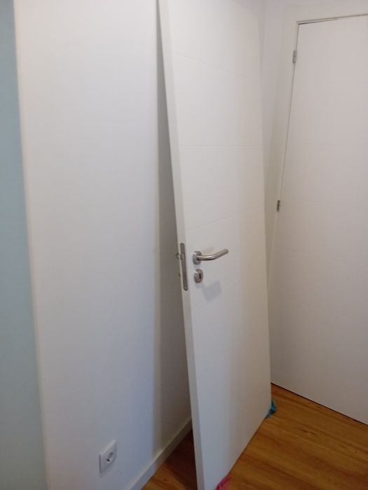 Modelo Holanda, em MDF  lacada, em branco mate.