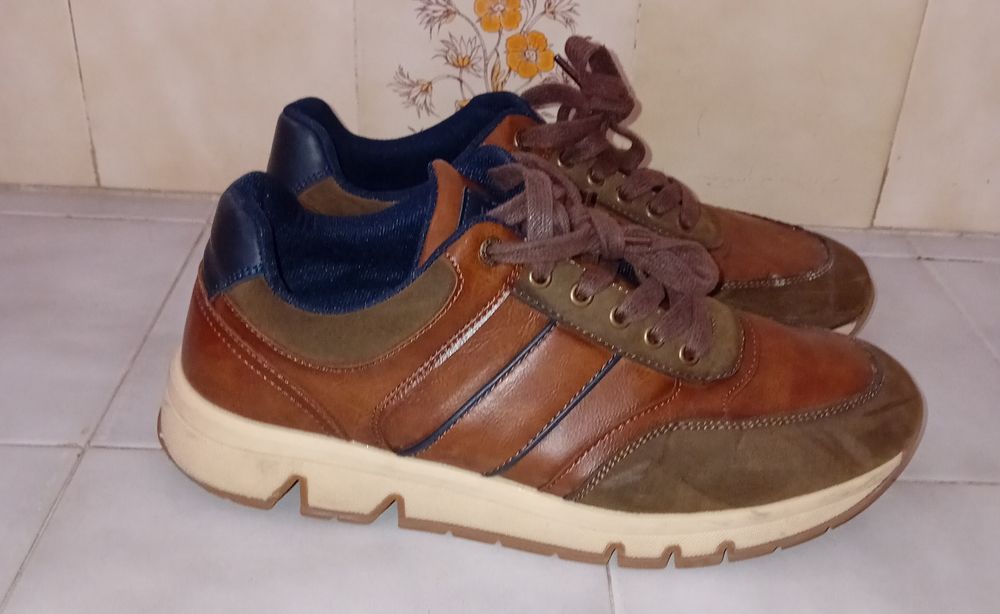 Sapatos e sapatilhas