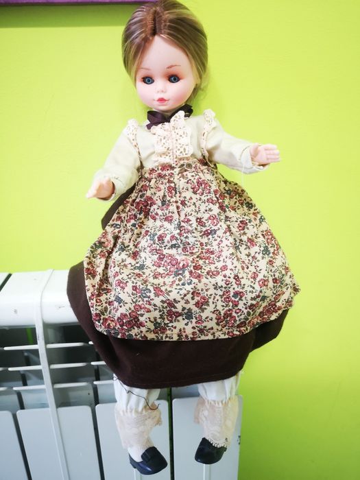 Boneca antiga de plástico vintage