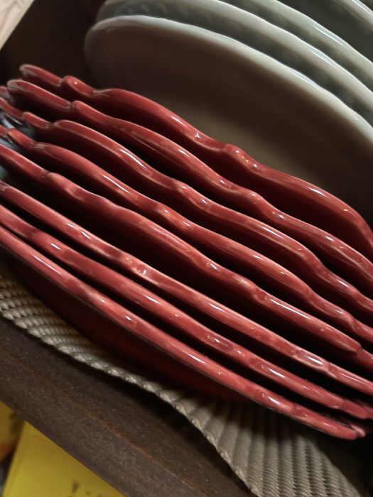 8 pratos vermelhos + 8 copos vermelhos