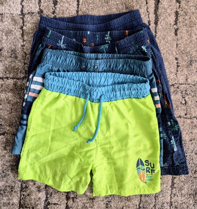 Zestaw 4 sztuk krótkich spodenek rozm. 122