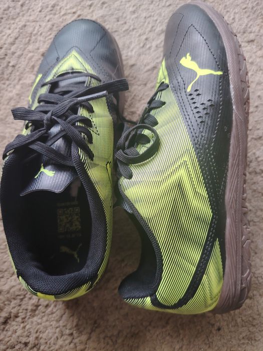 NOVOS número 36 criança PUMA preto e verde futsal