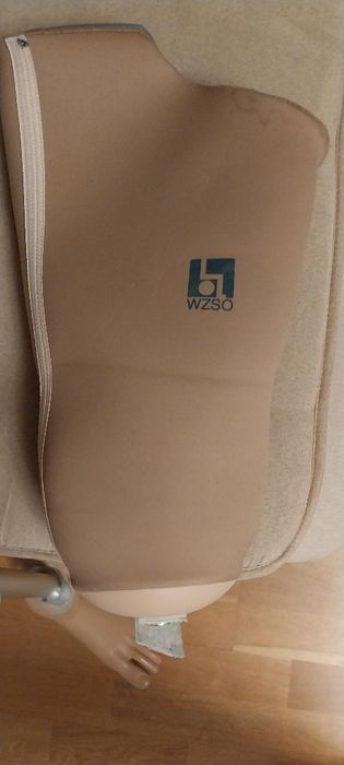 Proteza lewej nogi plus silikon