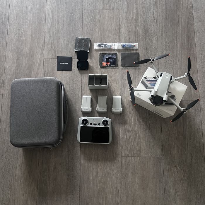 DJI Mini 3 Pro + DJI RC + Fly More Combo + Filtry Freewell + Stroboskop - Zestaw